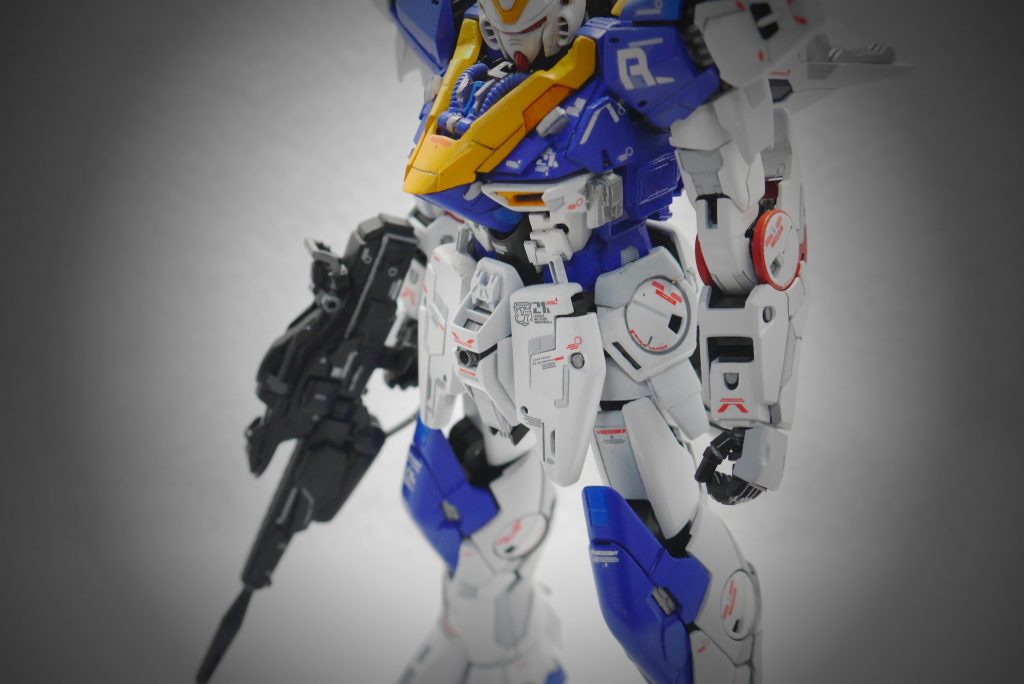 V2–3枚目/制作者：F.N