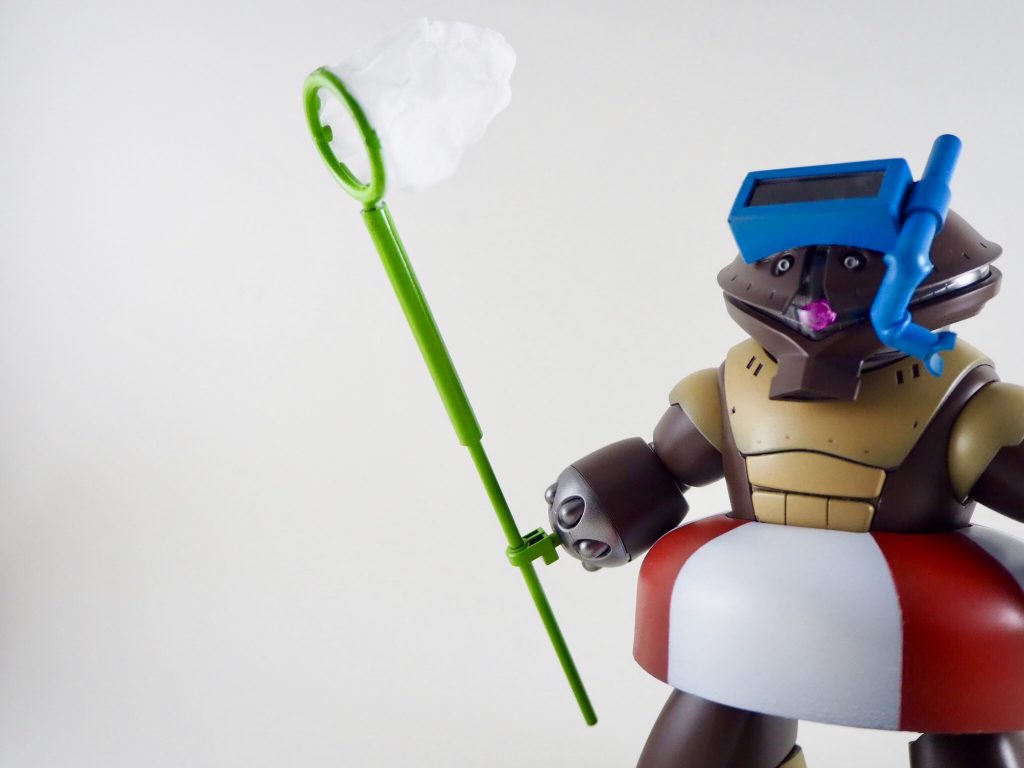 3.インセクトハンター
森林地帯での戦闘において真価を発揮する特殊装備
飛行する生物を確保することを目的とした装備である為、破壊力は皆無であるが近接武装としての能力も一応はもつ
ネット部は開発部の強い発言力によってカシミヤ製でできている