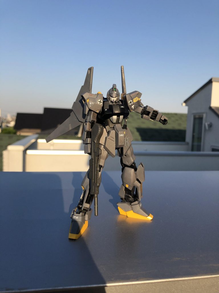 今回はガンダムマーカーエアブラシシステムで塗ってみました。案外うまく濡れたのと片付けが楽だったのでおススメです。