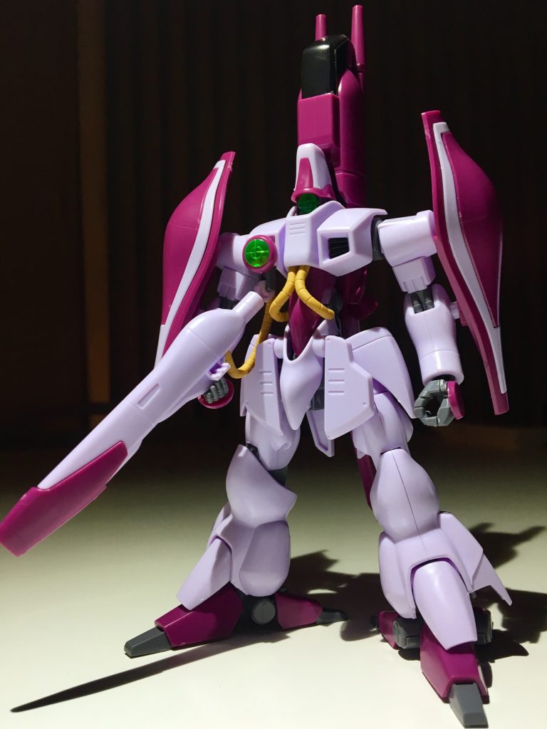 素組。HGUC2桁台は結構優れものがあります。コイツは色分けに感動。
…でもチョット横に広過ぎかな?