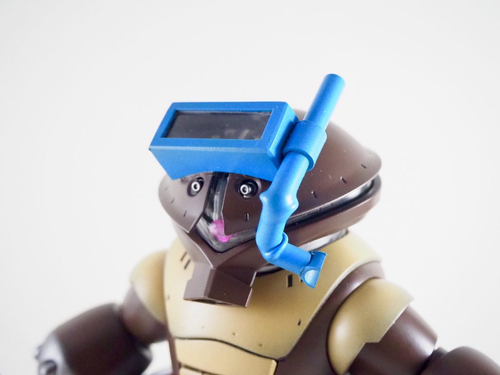 2.シュノーケル
新たに装備されたアッガイの頭部増加装甲
水中でも視界を確保できる拡張ユニットでありながら地上から酸素を取り込むことができる可動式パイプを持つ
しかしアッガイのバルカンを2門塞いでしまうという弱点を持つだけでなくそもそも必要かすら疑問視されるという欠点を持つ