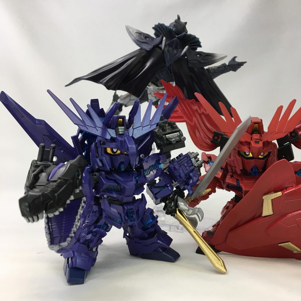 旧フェネクスを改造したガンプラと並べて撮りました。どちらもSDでは満足の出来です(^^)