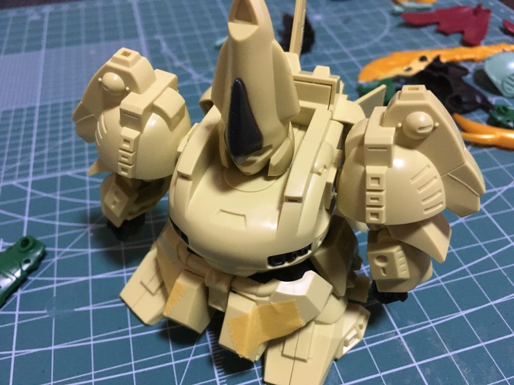 ベースはGジェネのジ・Oキット。
武者璽悪からは主に頭部を流用しています。
下顎は胴体と一体化していたため、削り出して可動するようパテ埋めしました。