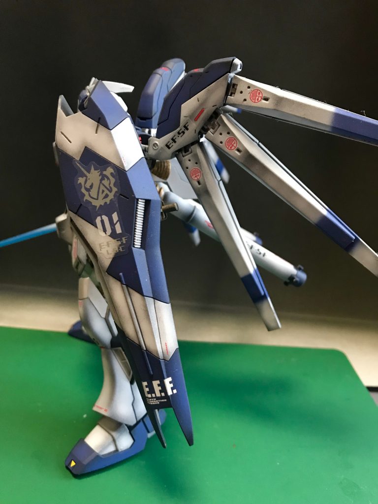 ファンネルも黒サフ、白塗装、白とブルーの境界がボヤけるように思考錯誤して塗装してみましたボヤけさせるのって難しいですね…泣