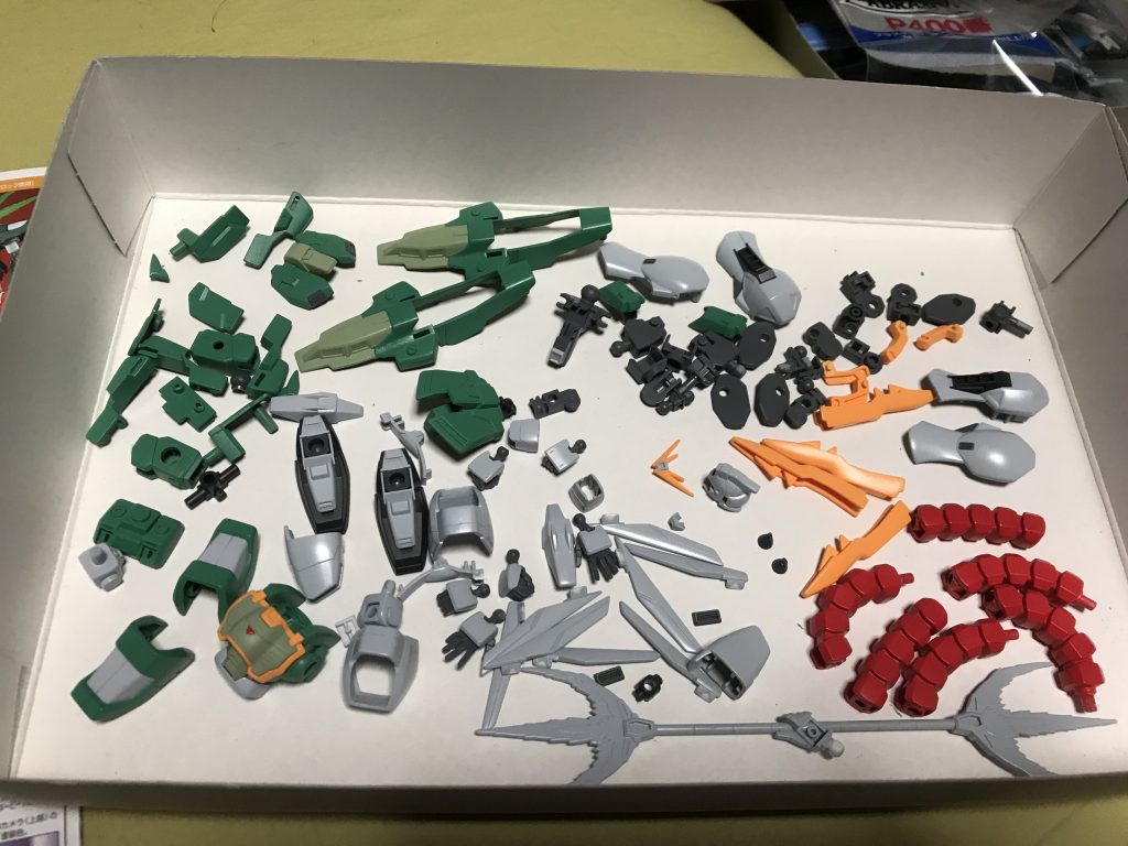 塗装途中画像
スミ入れ段階でエナメルブラックがにじんでしまい、出来が汚くなったのがニントモカントモ。
手を抜かないで、すみ入れ前にクリアを吹いておけば良かった次第。