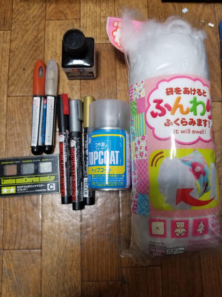 製作に使用したものです。
この他に、電化製品のコードなどを束ねる針金(ビニールタイというらしいです)と、魂エフェクトの「インパクト」を使用しております。
キットを含め約4000~5000円弱くらいで揃います。
以下、過程を撮り損ねてしまったので簡易的な文章で失礼します!!
普通にパチ組みを終えたあと、アニメを参考に破壊された部分を再現していきます。アンテナを片方ニッパーで切りとばし、左腕を外します。外した箇所にはお持ちの刃物で傷をつけましょう!ボディにも傷をつけていきます。アニメを参考しつつ自分の想像も加えていくのがポイントです。
↓
↓
ガンダムマーカーのゴールドで爪や黄色部分を塗装。目をレッドで塗装。
また、傷をつけた部分にシルバーを塗装し綿棒で擦ることでリアル感が出ます。
↓
↓
本体にスミ入れを行い、ダインスレイブ被弾時に浴びた火星の砂を表現するためウェザリングマスターのアカサビをササっと全体につけていき、ウェザリングスティックのサンドとマッドを塗装していきます。
↓
↓
ビニールタイをガンダムマーカー等のレッドで塗装し、目の部分に接着します。
これで覚醒したときに目から出る光を再現します。針金が入っているので好きな角度で曲げることができます!
↓
↓
魂エフェクトインパクトに、ウェザリングマスターのアカサビを軽く擦り付けたワタを乗せ(プラ棒などを支柱にしそこに接着させワタを盛り付けて隠すと固定出来ます)、最後にバルバトスルプスレクスを乗せて完成です。ポージングを変えないのであれば、足裏を接着したりして固定してしまった方がいいと思います。
こんな感じで1~2日あれば簡単に作れるものとなっております。(文章力なくてスミマセン。)
ここまで読んでいただいた方々本当にありがとうございます。
ぜひ連休を使ってジオラマやウェザリングデビューしてみませんか?