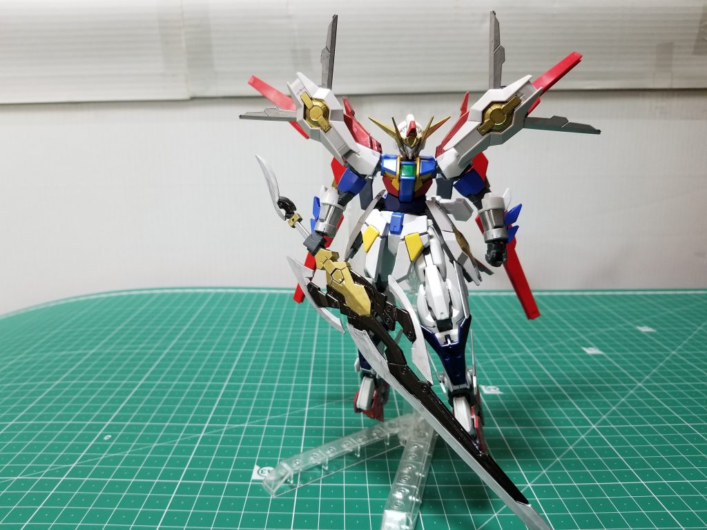 バーストトランザムモード
シールドのクロー部と腕部のブースターが展開、背中のユニットが下部え下がり推進力の向上とトランザム時の粒子放出量をはね上げ通常のトランザムより短い時間しか活動できないがトランザムの倍の速さで動ける(設定)