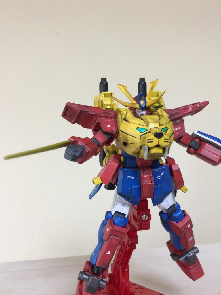 右腕のビームサーベルは
アメイジングレッドウォーリアの物を
使用しました。
また 足の甲は レッドウォーリアの
パーツを取り付けました。
