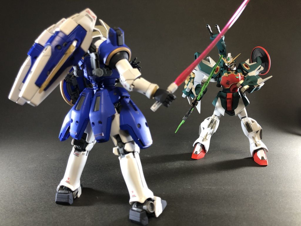 「RG トールギスII」と決戦っぽいポーズで。