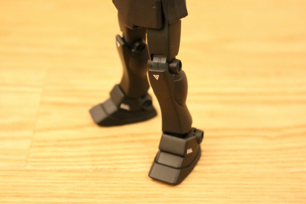 デカールは控えめに。