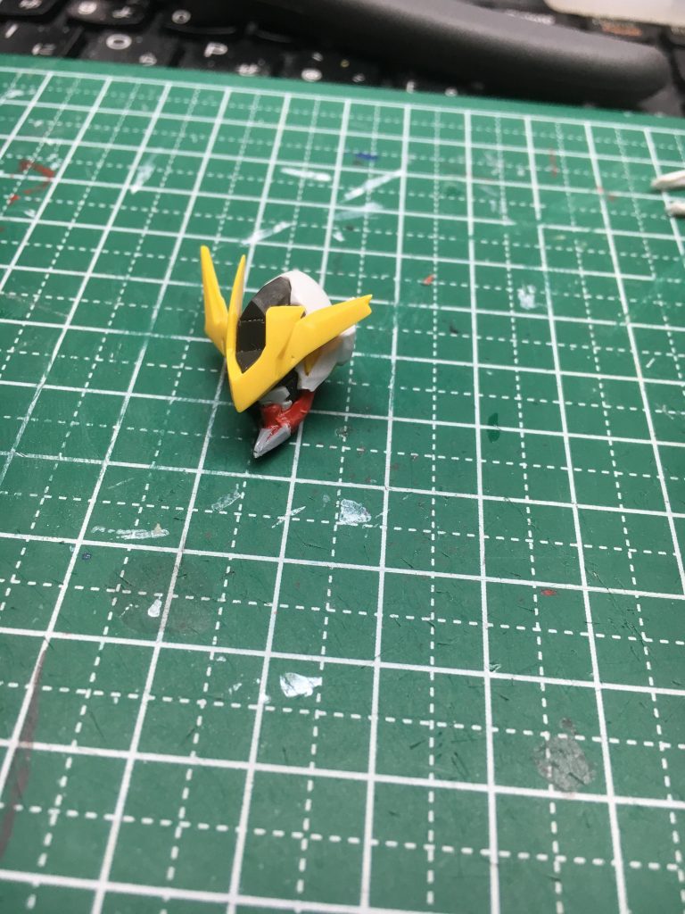 顎の延長と首パーツの別パーツ化、この後ケーブルを接続しました。