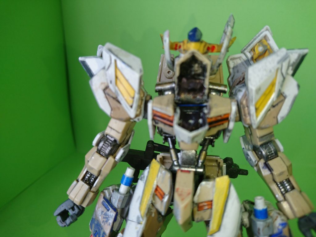 コックピットハッチは針金とパテで工夫しました(中は雰囲気で誤魔化しました)