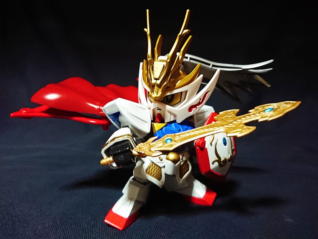 項羽ターンXに付属の赤龍瞳をそのまま龍装劉備に取り付ければ劉邦劉備となります。
以前に制作したターンエー大将軍と形状が被らないように意識しました。
そしてターンエー20周年のタイミングに合わせて制作してみました。