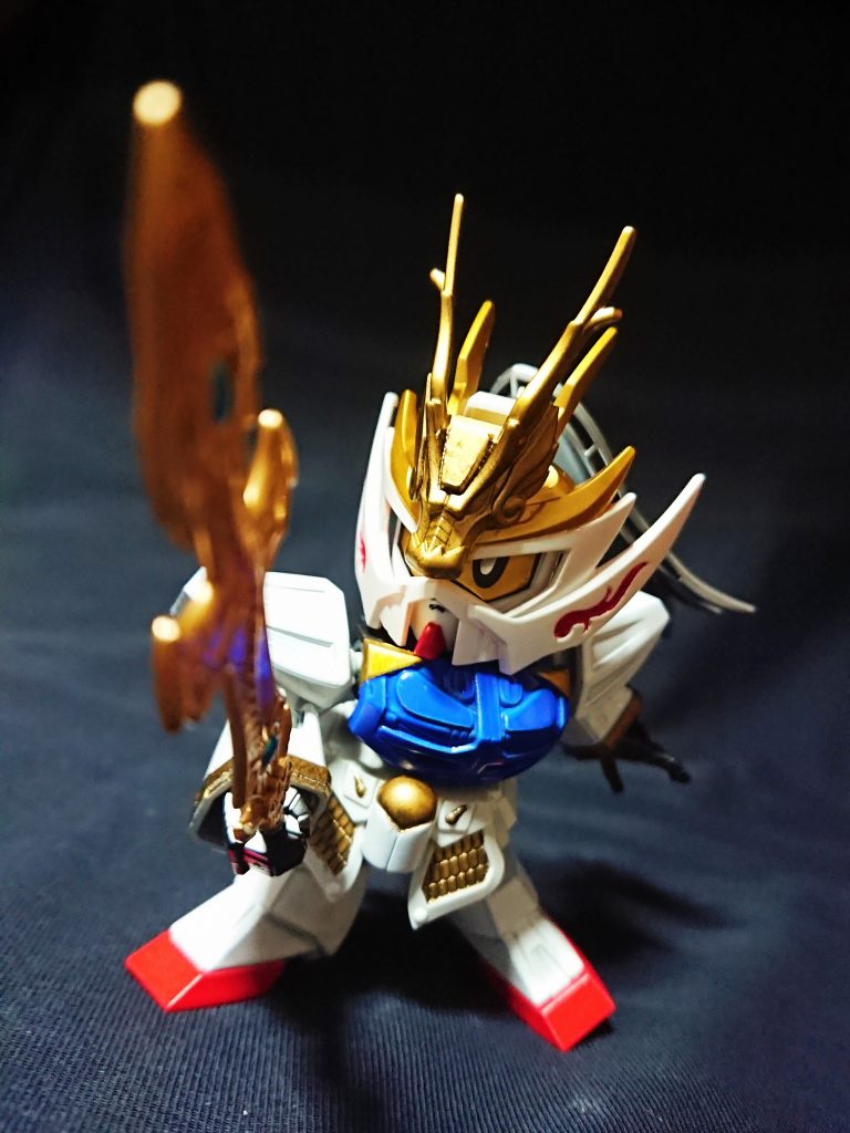 龍装劉備をベースに厳顔や袁術を使用し、∀の形状に近づけました。
面鎧の赤龍瞳もツノになる部分以外は∀カラーにしています。
髷はシルバーカラーでロランをイメージしています。