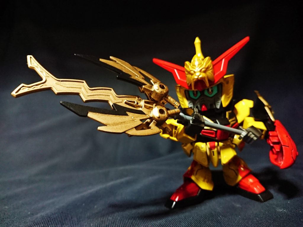 ベースは張飛と陸孫と周瑜を使いつつムラサメに近づけました。初期段階ではムラサメの変形を陸孫と同型にする予定でしたが、翼を武器にして変形はオミットしました。