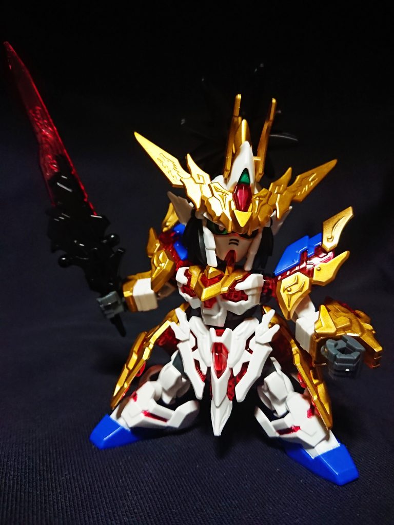 ショク・エリアの自警団 ドラゴンズ・ウォッチに所属する青年。
状況に合わせ形態を切り替える銃剣 龍弾破刃を手に、必殺コンビネーションの龍破斬で戦う。