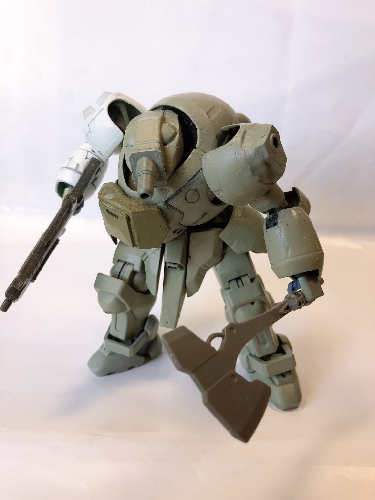 ショルダーアーマーを武器のラックにし非武装時はラックに収納する