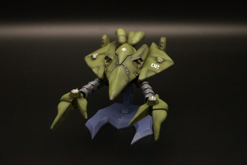 量産機なのでシンプルな色です