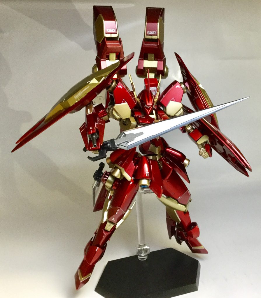 【パドルブレード】
両脚部のスラスターに装備する近接武器。
予熱を利用したヒートソードとしても機能する。