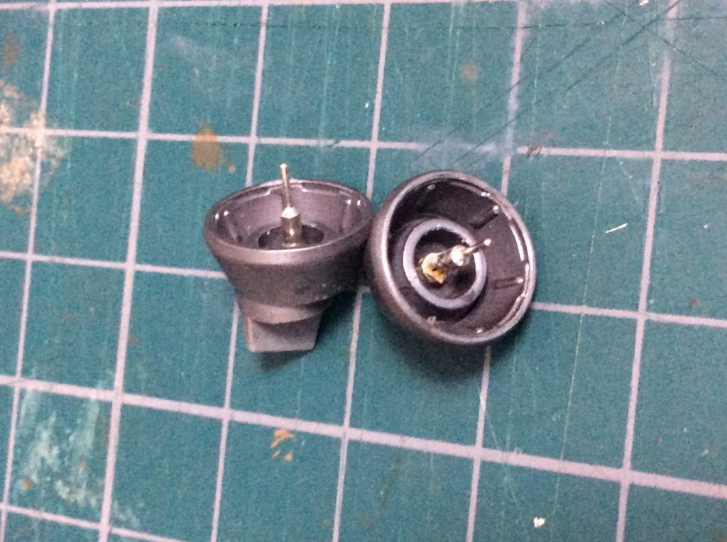 メタルパーツも