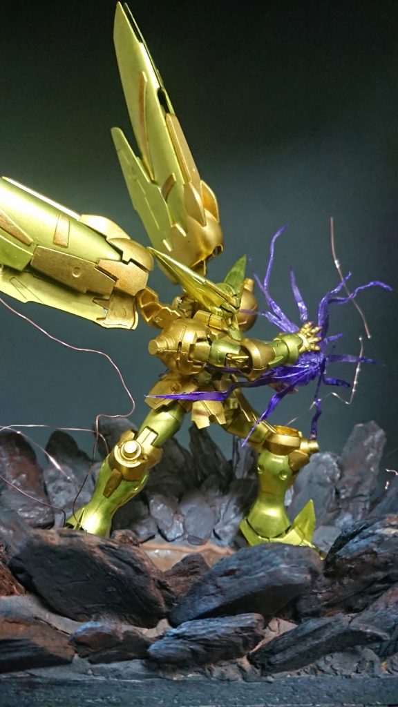 照明なしだとこんな感じに
本体はラフゴールドとメタルイエローで塗り分けてます
筆塗りがなかなかキツかった