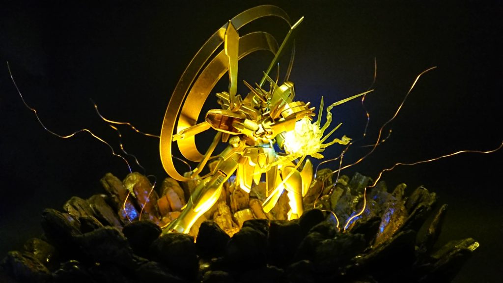 まずはゴッド
日輪はよく見る赤黄とも思ったんですが今回は光輪風で
ついでに平面の円じゃ面白くないので円錐形の輪にしてみました