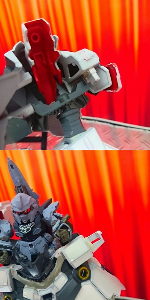 胸部の形状変更の影響で、ボディ前面の両肩をつなぐことが出来なくなったため、本来の接続ジョイントを切り取り、位置と向きを変えて移植することで対応しています。