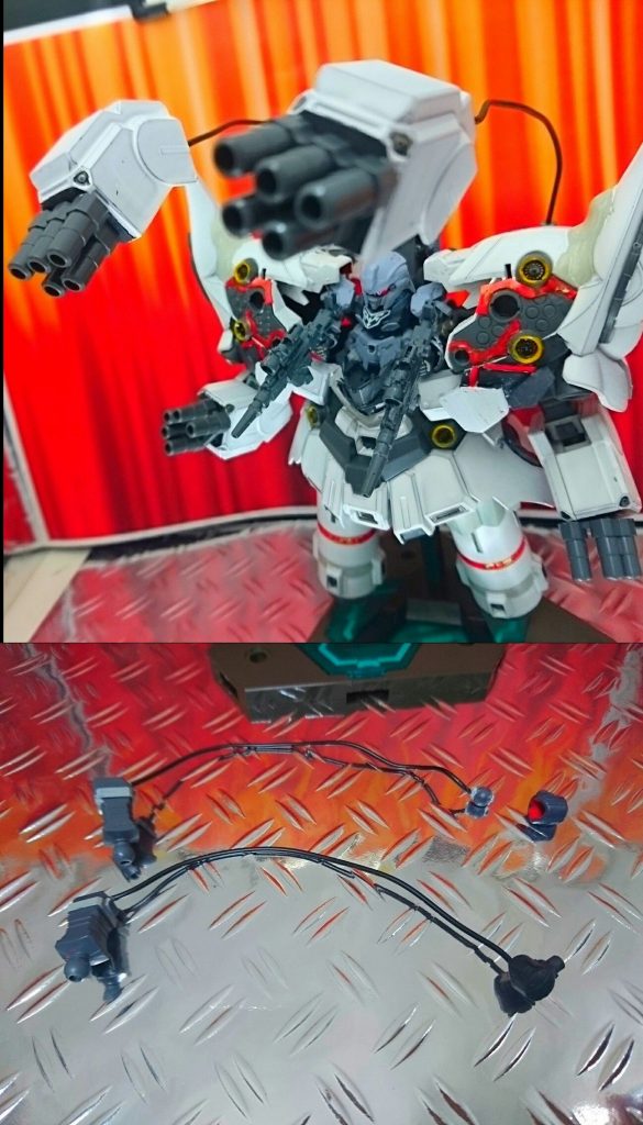 フロンタル機の製作時に余った上腕パーツにリード線を通し、差し替えることでⅡネオジオングの追加武装である有線式大型アームを再現してみました。
プラボールとBB戦士シナンジュから切り取ったボール受けを加工してアダプタにすることで、前面のアームと背面の簡易アーム双方に対応出来るようにしました。