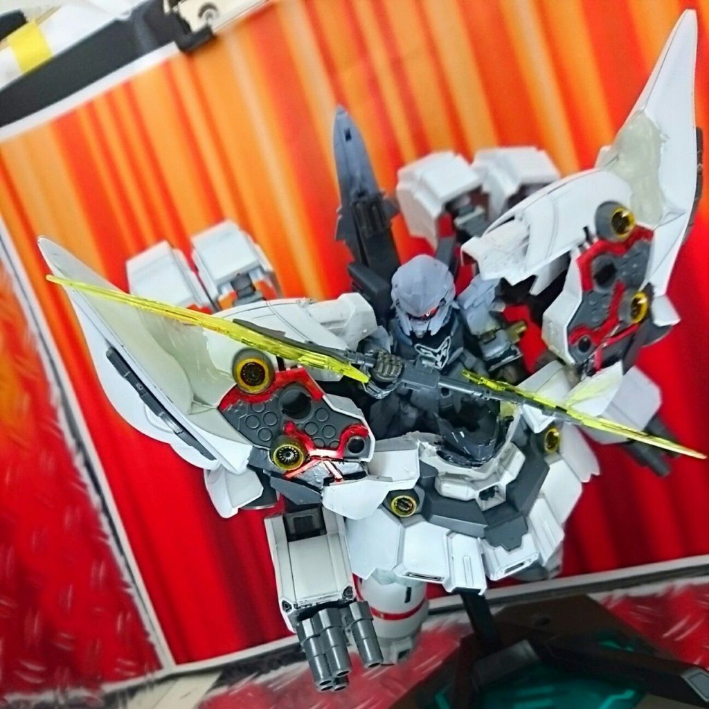 フェネクスとの最終決戦で使った、新武装である大型ビームアックスは、BB戦士シナンジュのビームナギナタをそのまんま使ってますw
可動範囲が狭いので両手持ちはギリギリ出来ず…。U´^ェ^`U