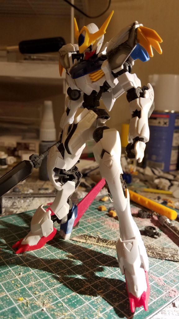 作成初期の画像です。
肩はF91をベースにプラ版で形を作っていきました。
ちなみに肩の爪は旧キットのゴッグの爪です❗
……この時はまるで龍神◯ですねw