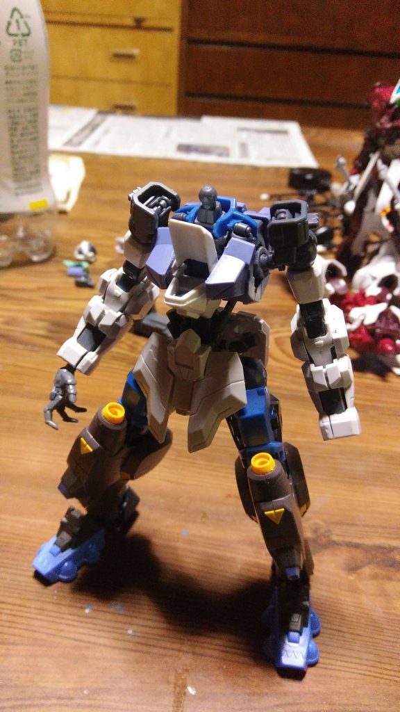 少し近付いてきました
まだ足があります(笑)