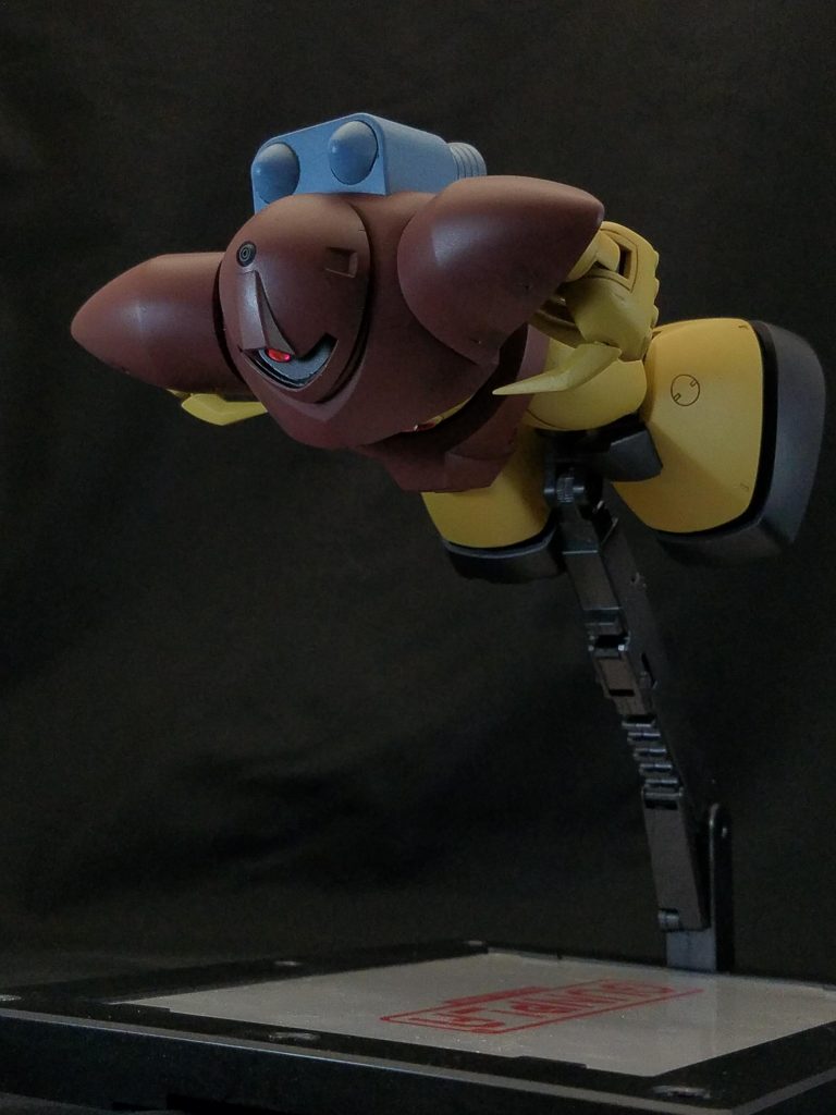 潜水巡行形態もキットのまま。
股関節底面に穴を開口したので、アクションベースに対応してます。