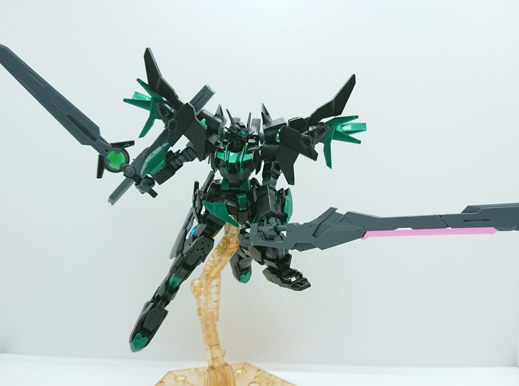 GNダイバーソードにGNソードⅡのジョイントを移植し、腰のダブルオーのアーマーに懸架可能にしています。