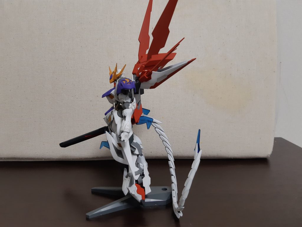 続いて左手側。