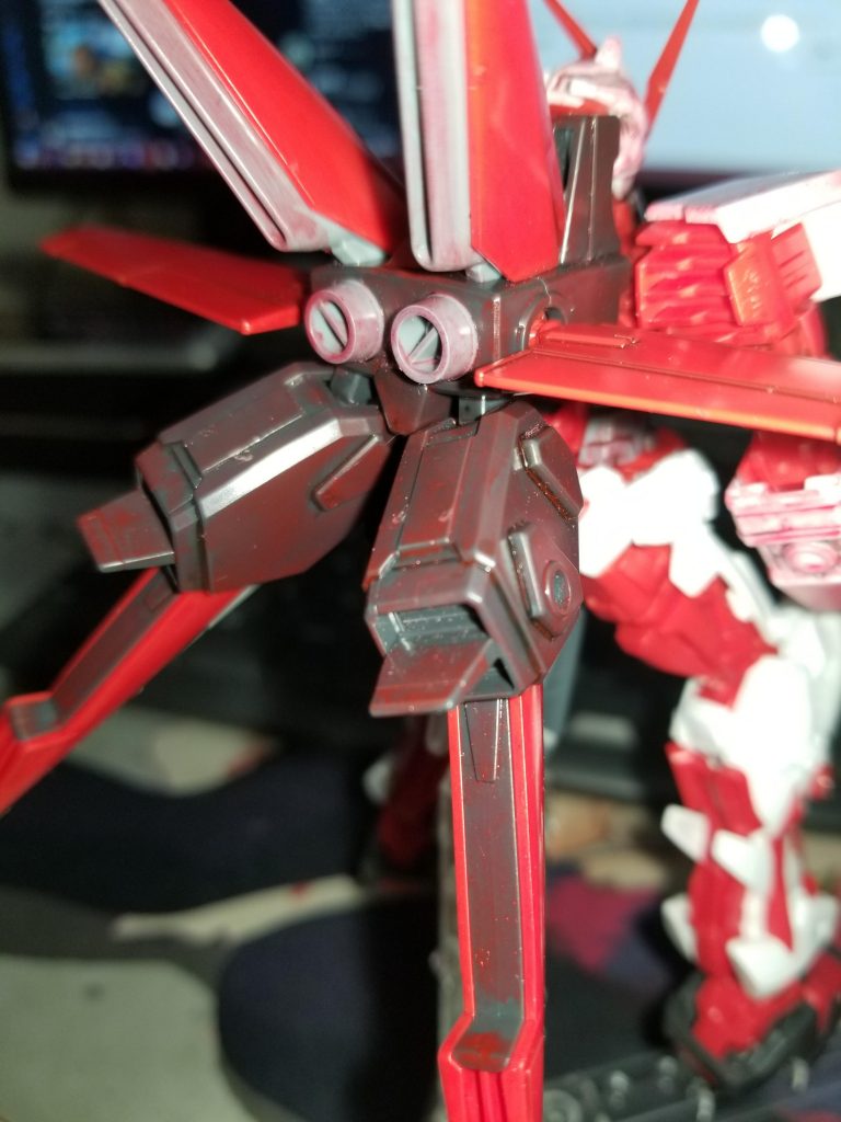 フライトユニットはこんな感じです。
バーニア内部にはちょっと色が届きませんでした不覚……