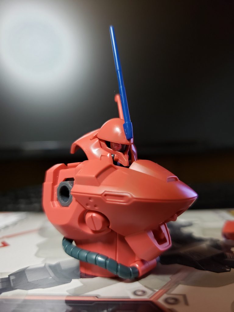 今回も以前のミキシングケンプファーと同じくモノアイ可動工作をしております。