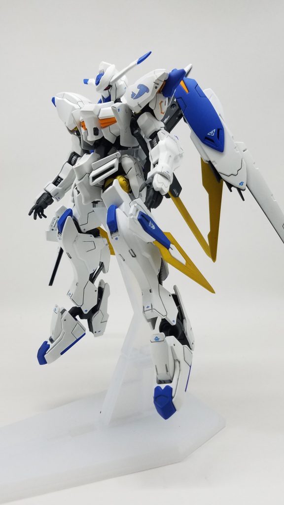 正面
元々あるバエルソードの他に5本の剣を装備させてます。ちょっとごちゃって見えちゃいますがそこは許して。