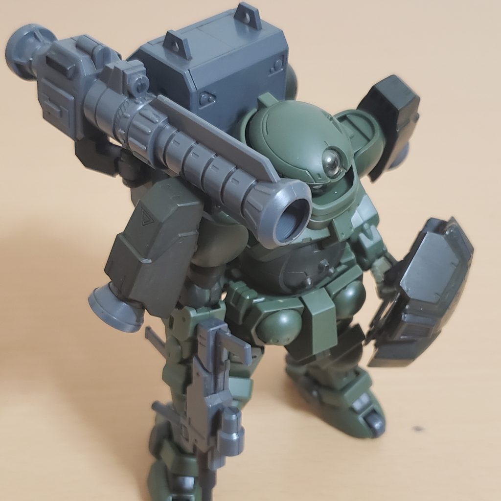 核兵器で一網打尽に。SDのGP02Aのアトミックバズーカとシールドを流用。
ツッコミどころ満載ですがゲームだからOK。