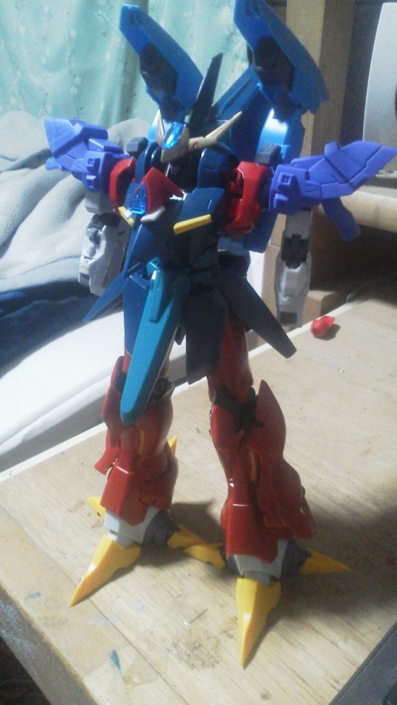 塗装前です。このときはまだ腕がなかったので代用品で。
頭はスローネアインにバルバトルの飾りをつけて、胴体をギャプラン、脚がシナンジュとサイバスター。腕はサザビー。
バックパックにAZガンダムの砲台とキマリスのブースターをつけてます。