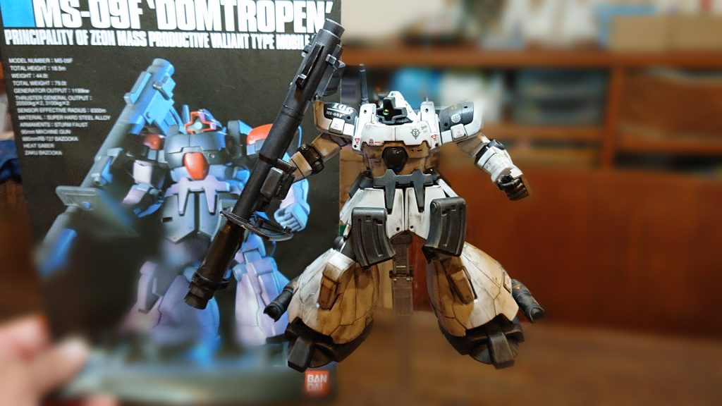 ノーマルトローペンと白ドムの比較です。
ガラッと印象を変える事ができまして満足です。