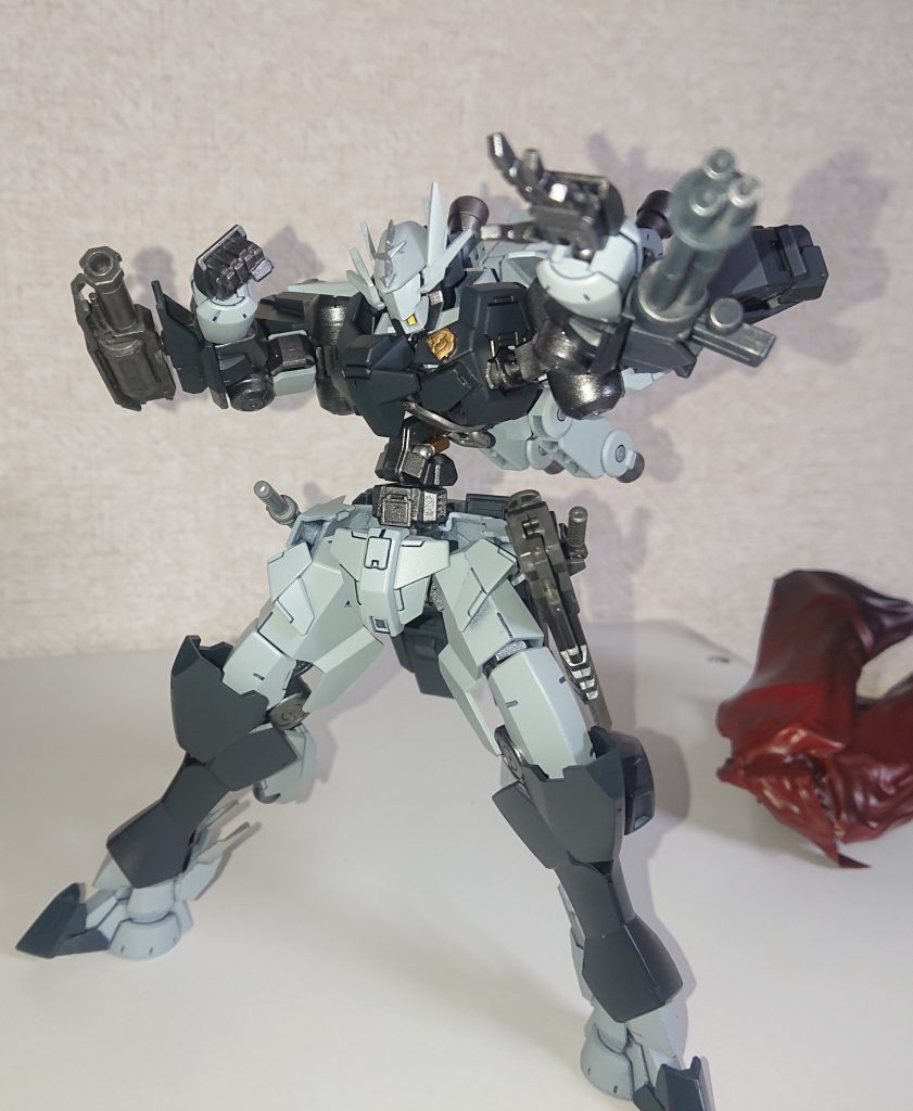 ランチャー&ガトリング
巨大なMAの気を引き付けて…。