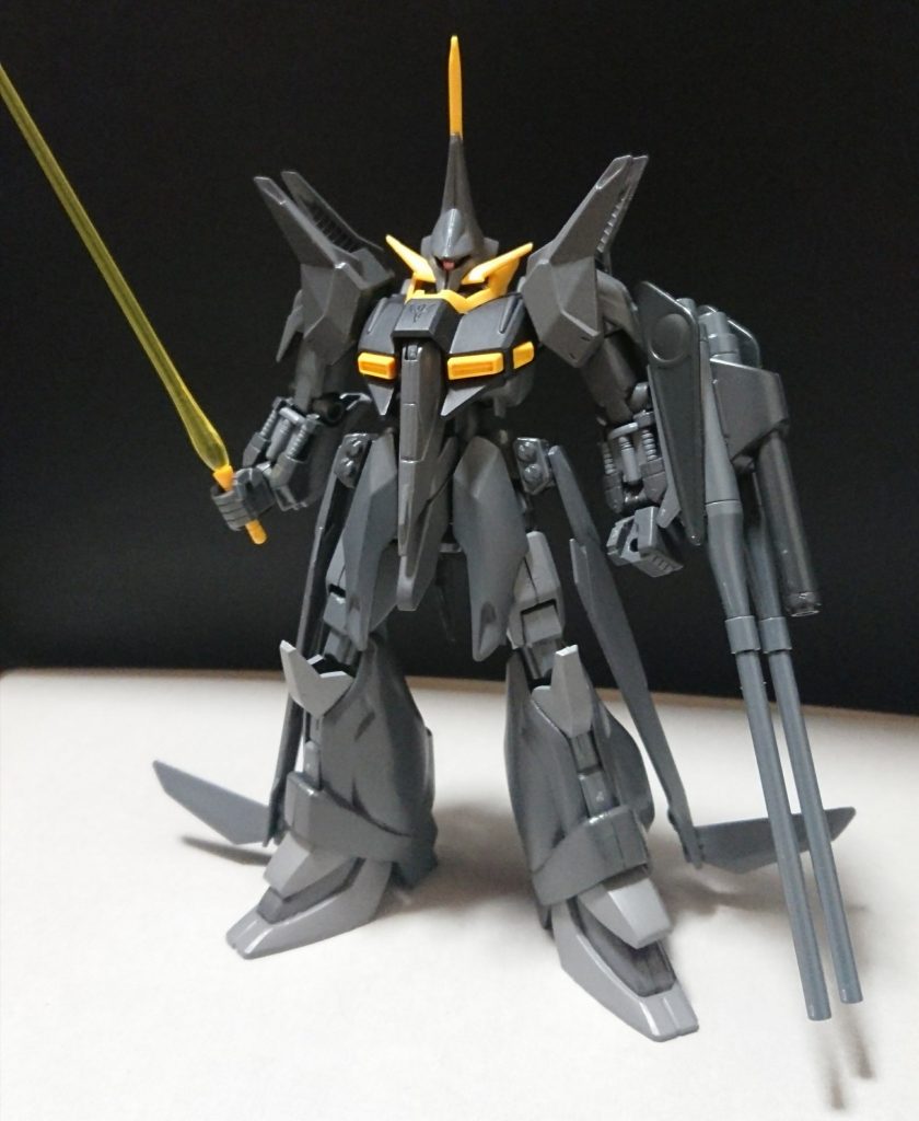 機体名：バウ・パイソン(飛龍・大蛇)

[ 武装 ]ビームライフル、(２連装)ビームガン、高出力ビームサーベル、腕部グレネードランチャー×２、腰部有線式ミサイル×４、パイソンヘッド×２、背部ミサイルランチャー×６、背部ミサイルポッド×２、となっている。

[総合スペック]1.0～13.0の内。
7.5～8.0と想定。

ある機体のサポートを成す為に運用されている、特異な変形機構を持った機体。
背部に装備された蛇のような顔が２つあるバックパックはポイズンパックと呼ばれている。