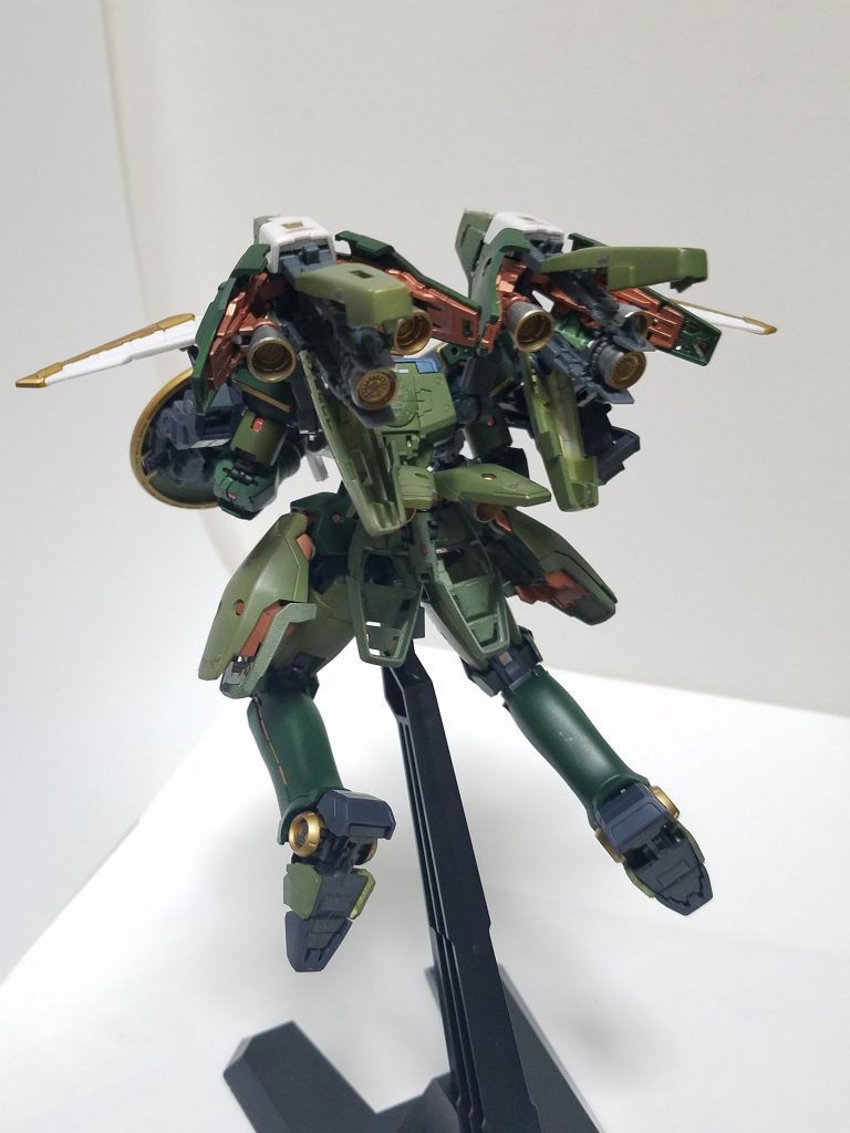 今回金属の発色を出したくMr.メタルカラーを使用しましたが、混ぜ方が悪かたのか、塗り方が悪かったのか、ブロンズとブラスで磨いても発色せず、アルミとカッパーは磨かなくても光ってました。
次回使う時はきちんと色を出したいです(*ゝ｀ω・)