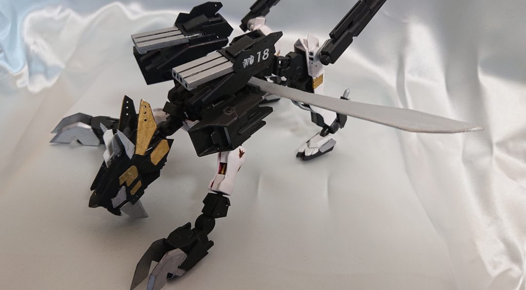 尻尾となるソードは左右どちらにも向けれます。