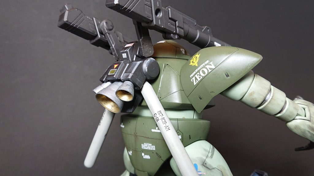 ビームキャノンはビルダーズパーツを使用しています。
このキャノンは折り畳みが可能です。
プロペラント増設として、タンクを取り付けてます。