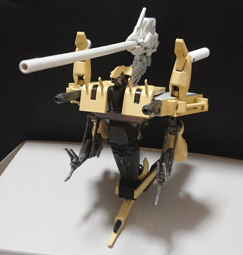 機体名：(φ)ファイエン

[総合スペック]1.0～13.0の内。
(無抵抗時)6.5。
(通常時)10.9と想定。

軌道上をさ迷うAI操作型の偵察用モビルアーマー。旋回速度は並の戦艦レベル。
名前の由来は[沿]。

GBNの宇宙エリアにある数知れないバグを何らかの方法(砲撃したりアームで握り潰したり)で消滅させている、不正を働く者や反乱分子と見なした者はたとえ(相手が)地上にいたとしても機体に搭載されているメガビーム砲を使い排除しようとする。