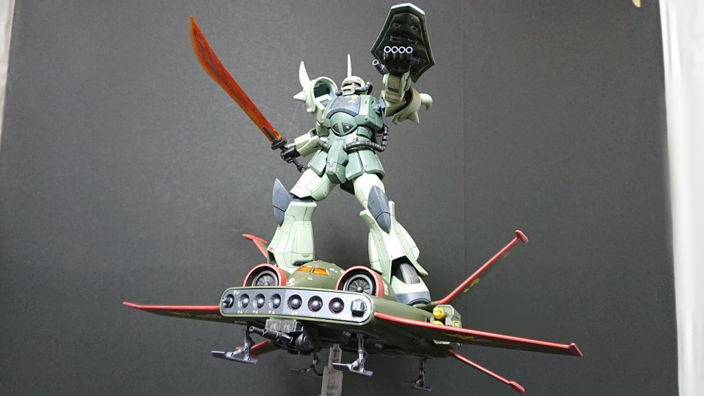 グフのザクカラーとマッチングが良好で安心しました。ただ、こうなると本体がドダイで、グフなんて飾りです。偉い人にはそれがわからんのです！状態です(笑)
爆弾代わりにグフを投下して離脱です。