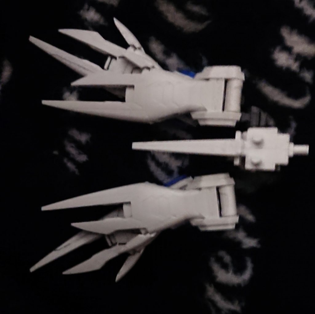 フォローストライカー
コクピットを備えた専用ストライカーパック。スラスターはドラグーンとして使用できるが、フィオレには扱えなかったため、エクセリオを失った璃空恵がサブパイロットとして操作する。