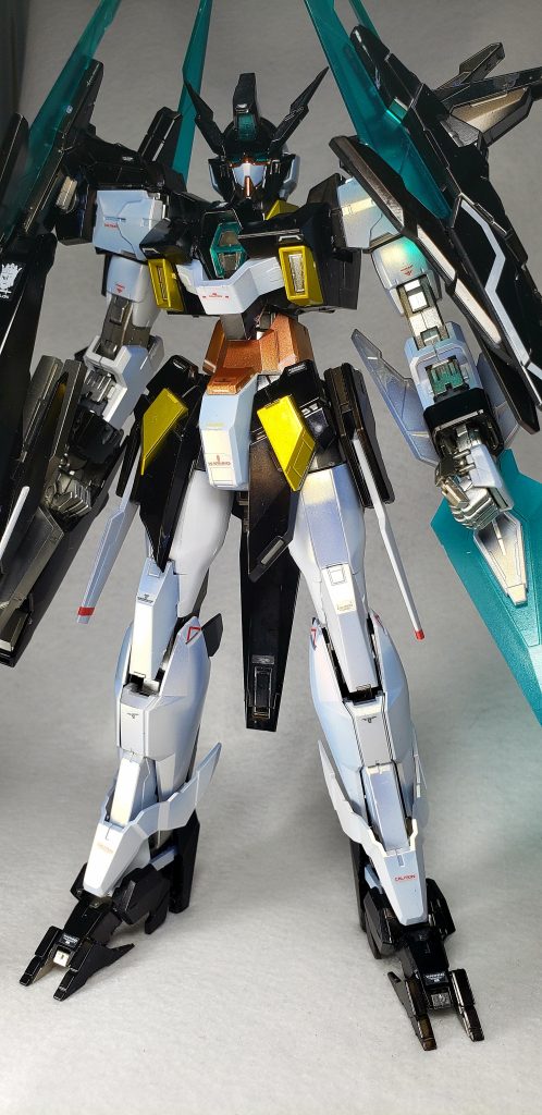 写真1
本来の成型色は全面的に紫(紺)のようなものですが、黒っぽくなってます。