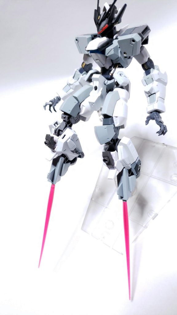 ビームサーベル
足先にもあり幅広く使えるなら武装